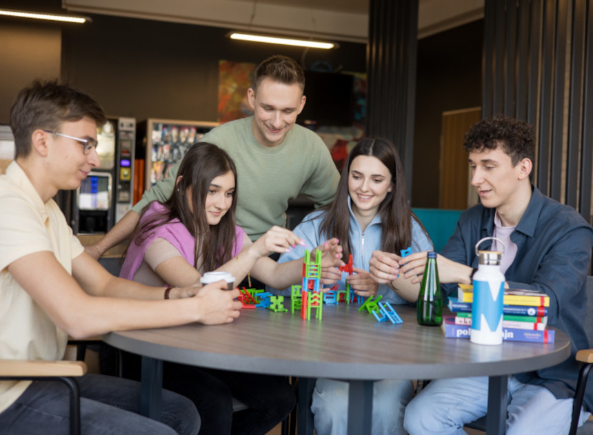 Grywalizacja zajęć online przy użyciu narzędzi AI